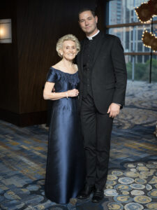 Lois Davis, Fr Charles Hough USTGala_DOrtizPhoto_050623-071 (Photo by Daniel Ortiz)