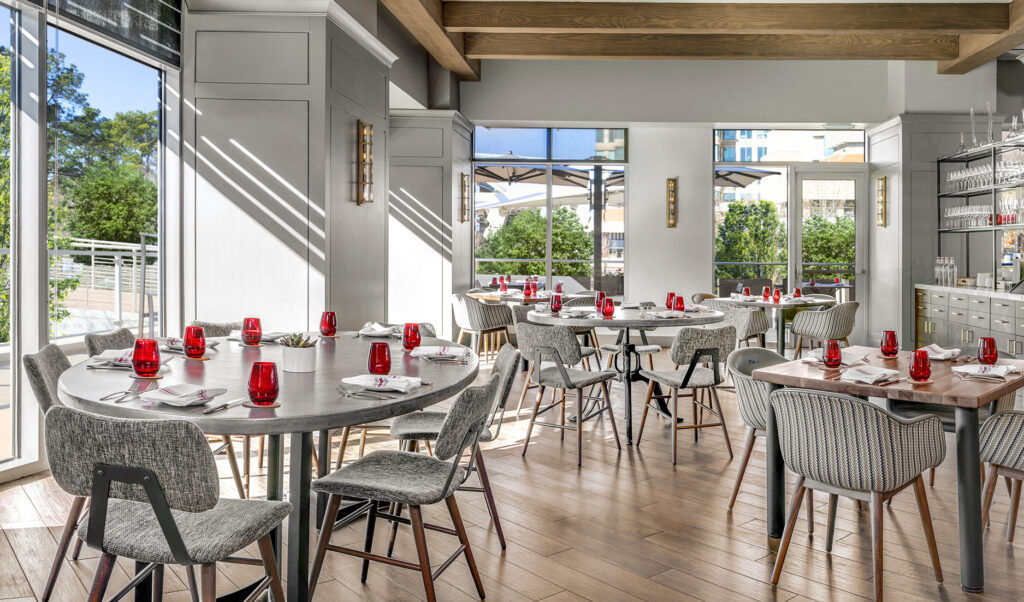 Sorriso is a restaurant with a beautiful setting.