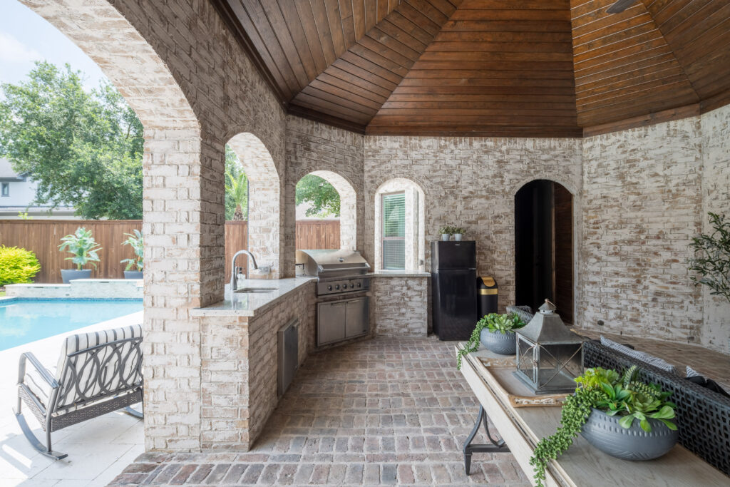 The outdoor kitchen is the perfect place to entertain. (Photo by Ambia Photography)