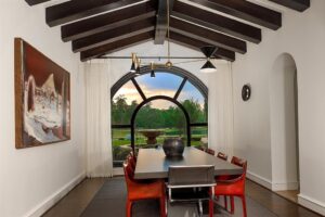 2 Electra Circle dining room