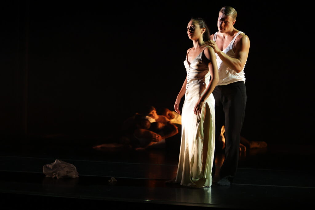 "i want to hold, darling" by Ishida Dance was among the highlights of a program at MATCH in the summer of 2022. This month Ishida Dance steps upon the Yoshio Taniguchi-designed stage of Asia Society Texas Center. (Photo by Amitava Sarkar)