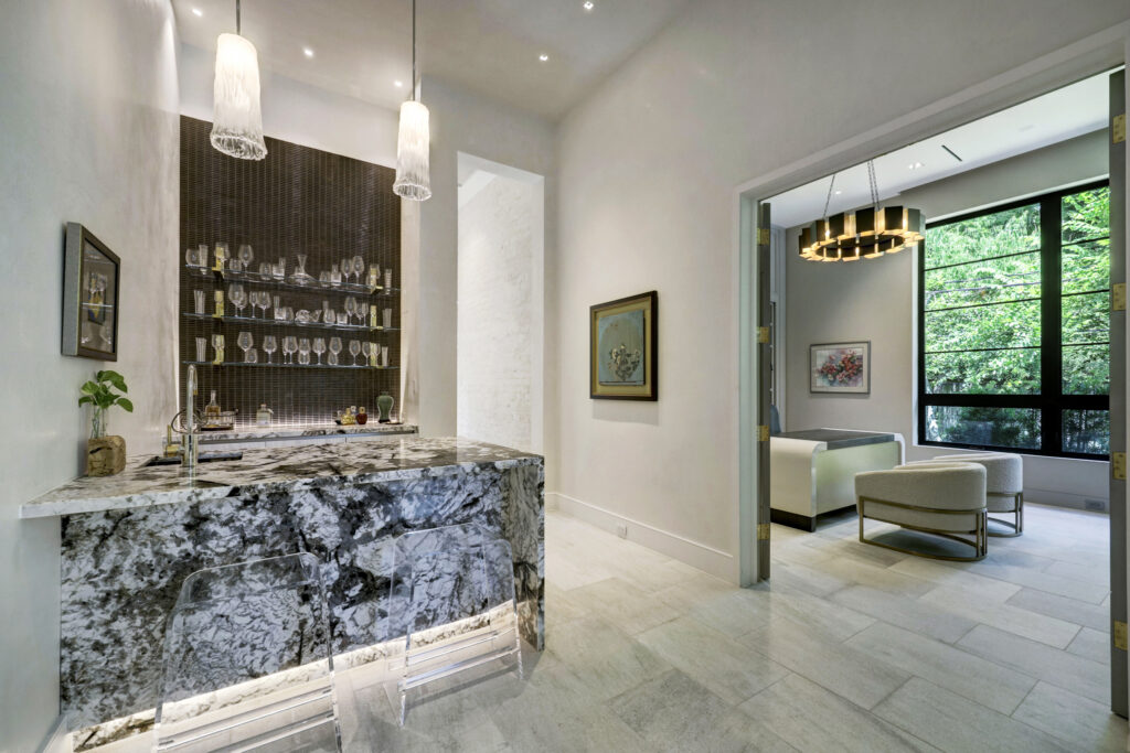 The wet bar at 410 Coachman Street in Bunker Hill (Photo by TK Images)