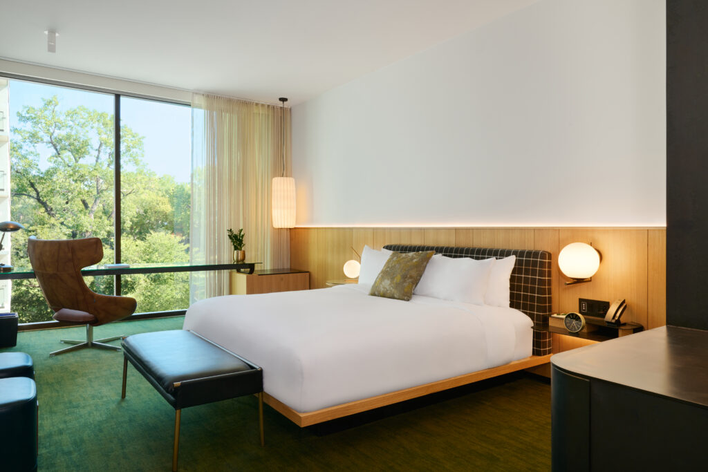 A modern esthetic combines with luxury comforts in The Loren at Lady Bird Lake. (Photo by Casey Woods)