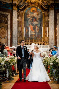 Oliver Coysh of London and Houston native Skylar Pinchal were wed in Brompton Oratory in London. (Photo by German Larkin)