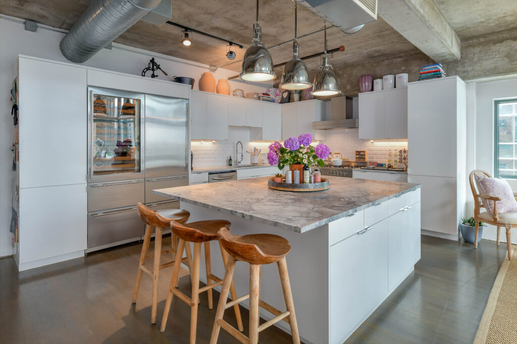 Bright white and natural hues warm up the kitchen area. 