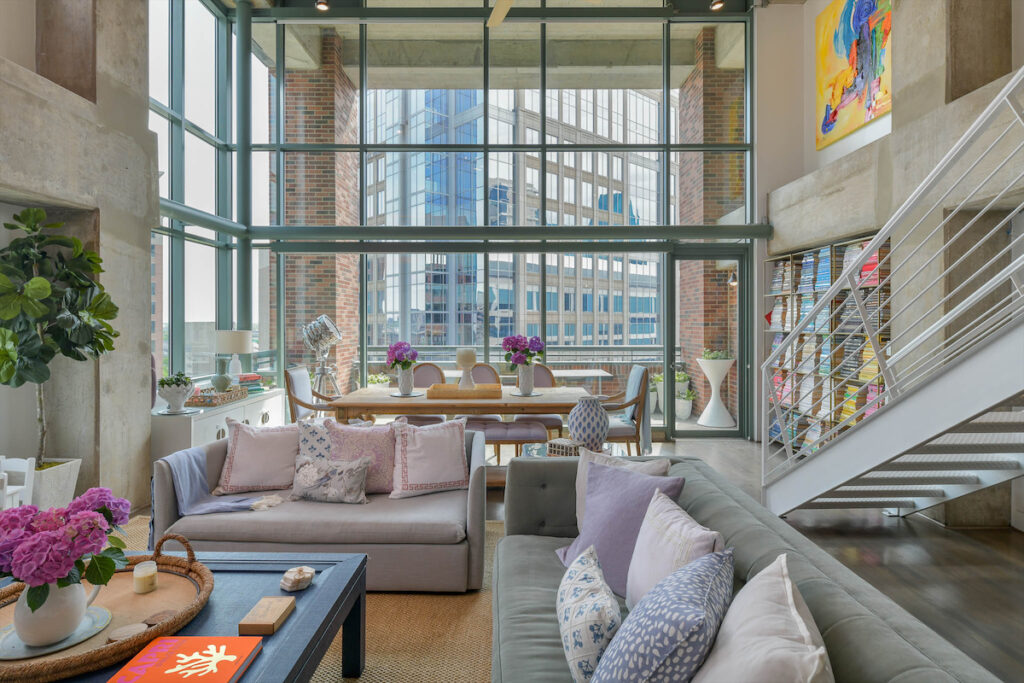 Floor-to-ceiling windows are part of the decor at 1999 McKinney Avenue, #1608. 