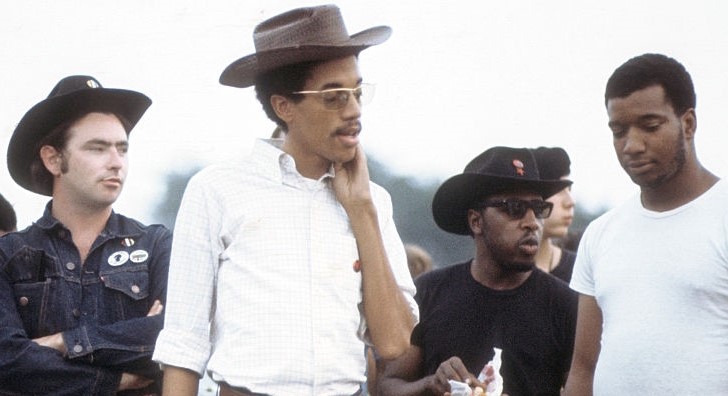 From left: Young Patriots Organization leader Bill “Preacherman” Fesperman, Black Panther Party leader Bob Lee, Lamar Billy “Che” Brooks, and Black Panther Party leader Fred Hampton attend a Rainbow Coalition rally in Grant Park, 1969. Lee, uncle of artist El Franco Lee II known as Da Mayor of Fifth Ward, eventually returned to Houston after years in Chicago. He referenced his nephew in some of his own collages. (Photo by Paul Sequeira. Courtesy El Franco Lee II)

