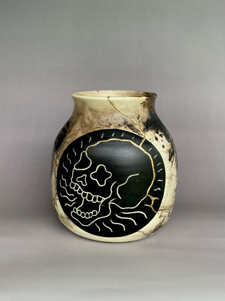 A serendipitous crack was filled in with gold, adding sparkle to Nadia Rosales's "Fontanelle," 2023, which previously debuted at Lone Gallery in Dallas (Photo courtesy of {neighborhood}/Lone Gallery)