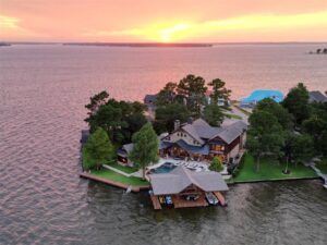 The waterfront home at 9144 Escondido Drive on Lake Conroe was designed by architect Mark Todd and is listed for sale with Compass.(Photo by EmoMedia/Compass)