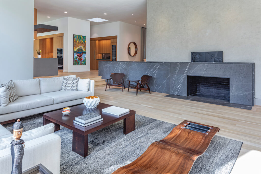 A home in the Bent Tree neighborhood of Dallas by Marc McCollom Architects (photo by Charles Davis Smith)