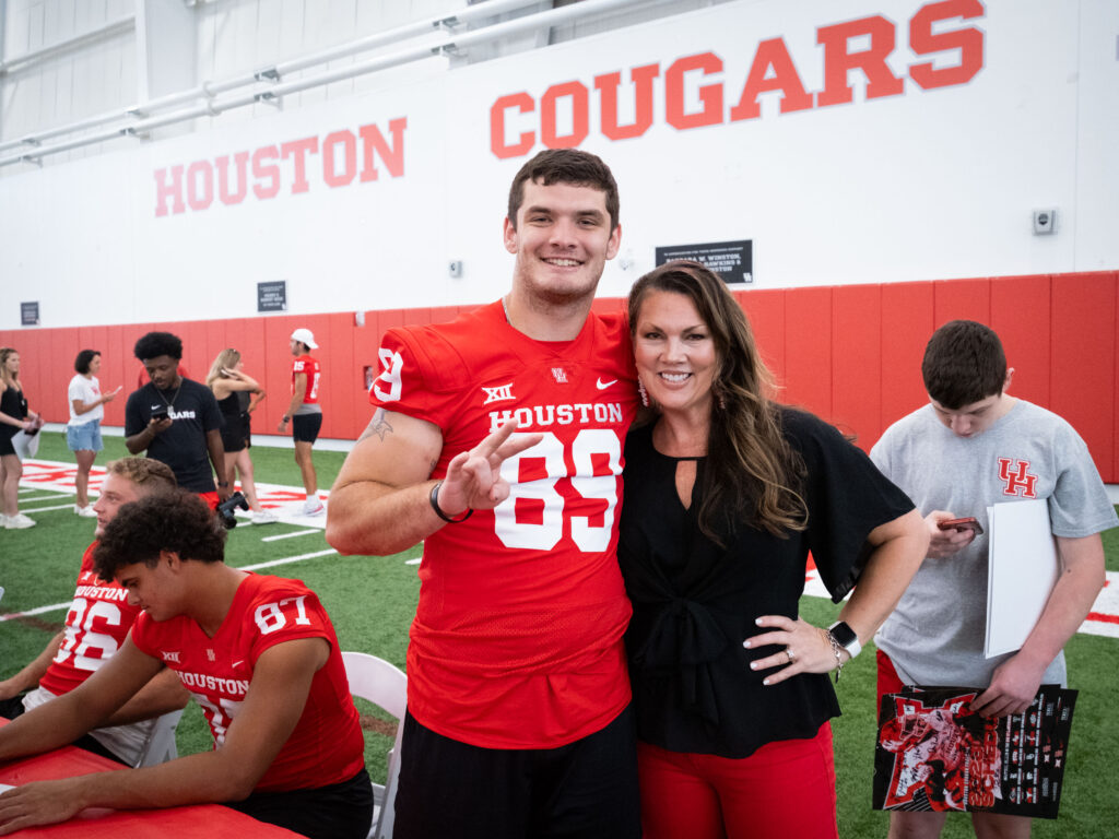 UH junior tight end Logan Compton brings plenty of enthusiasm. (Photo by F. Carter Smith)