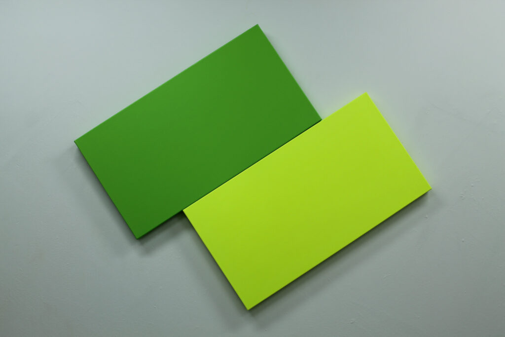 Myke Venable's "MV90-Razell Dazell," 2015. This work is an example of Venable's unique monochrome clustered painting style. (Courtesy Gallery Sonja Roesch)