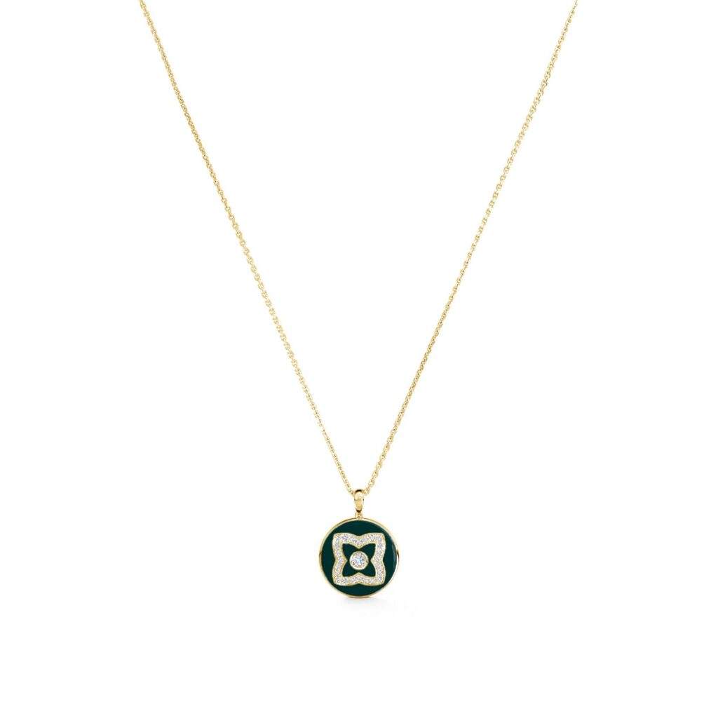 To celebrate spring, De Beers added blues and greens to the Collection.