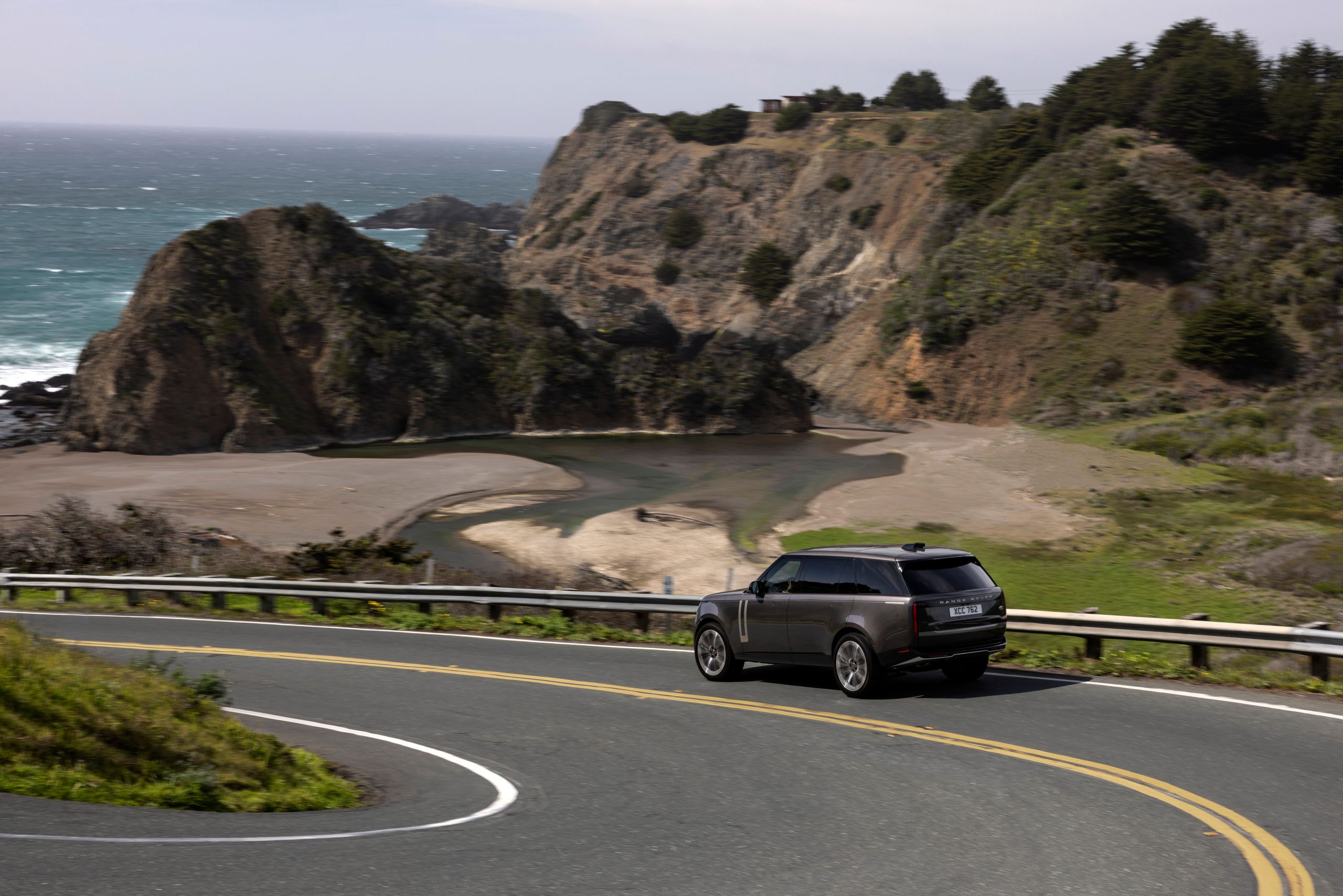 In Comfort mode, the air-sprung chassis allows the luxe ute to float in a stately manner but immediately firms up when switched to Dynamic -- virtually eliminating any sense of body roll. (Courtesy Land Rover)
