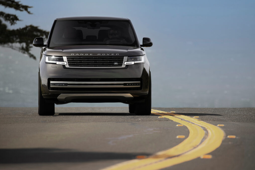 In this new generation body, both the standard (SWB) and long-body (LWB) versions have increased their wheelbases by about three inches: 115 to 118 inches in the former, 123 to 126 for the latter. (Courtesy Land Rover)