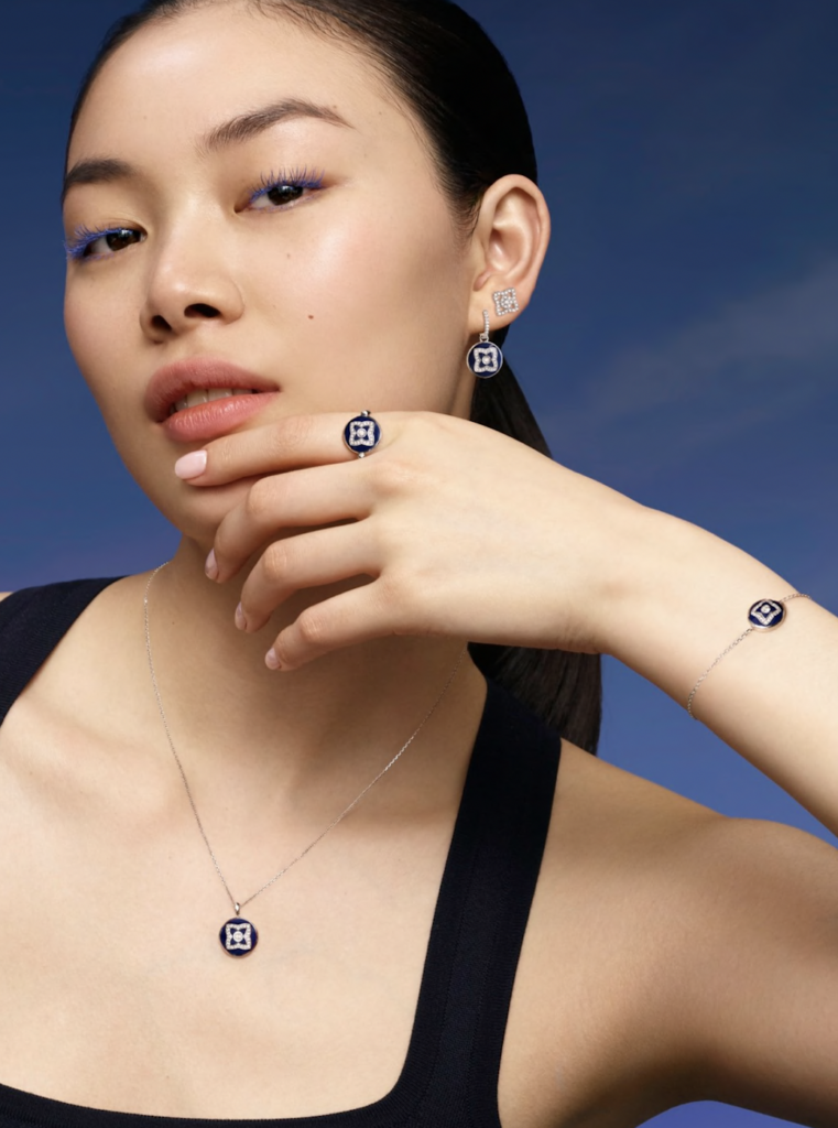 The Collection translates an ancient natural symbol into modern, wearable jewelry that showcases the extraordinary beauty of De Beers diamonds.