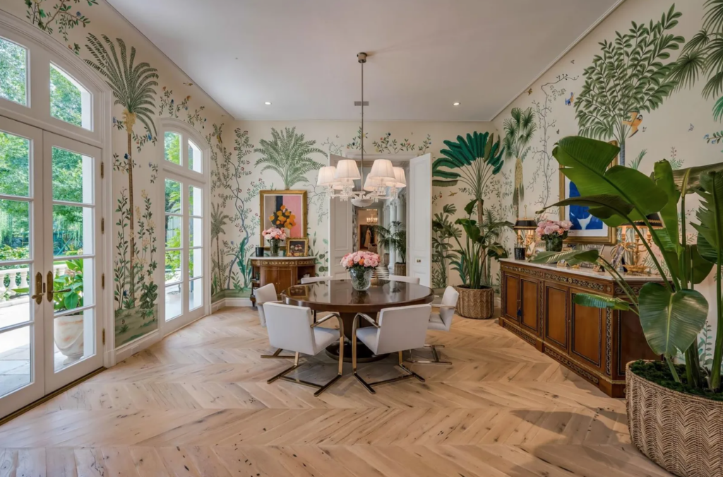 The breakfast room with De Gournay hand-painted wall coverings at 3630 Willowick. (Photo by Patrick Bertolino for Martha Turner Sotheby’s International Realty)