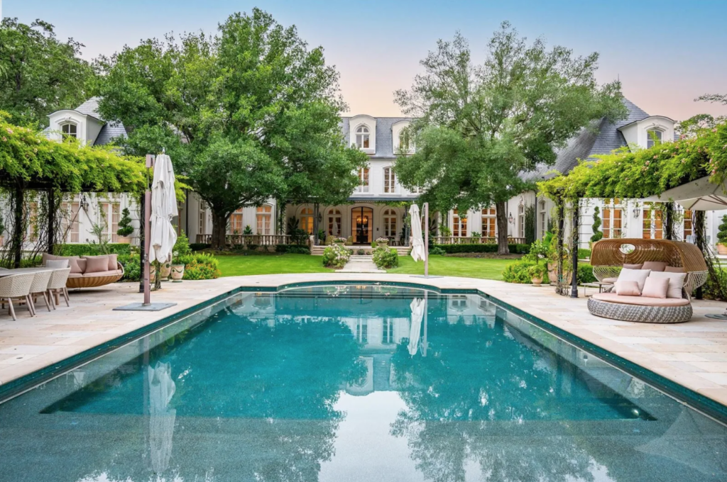 Two vine-covered pergolas flank the swimming pool at 3630 Willowick in River Oaks. (Photo by Patrick Bertolino for Martha Turner Sotheby’s International Realty)