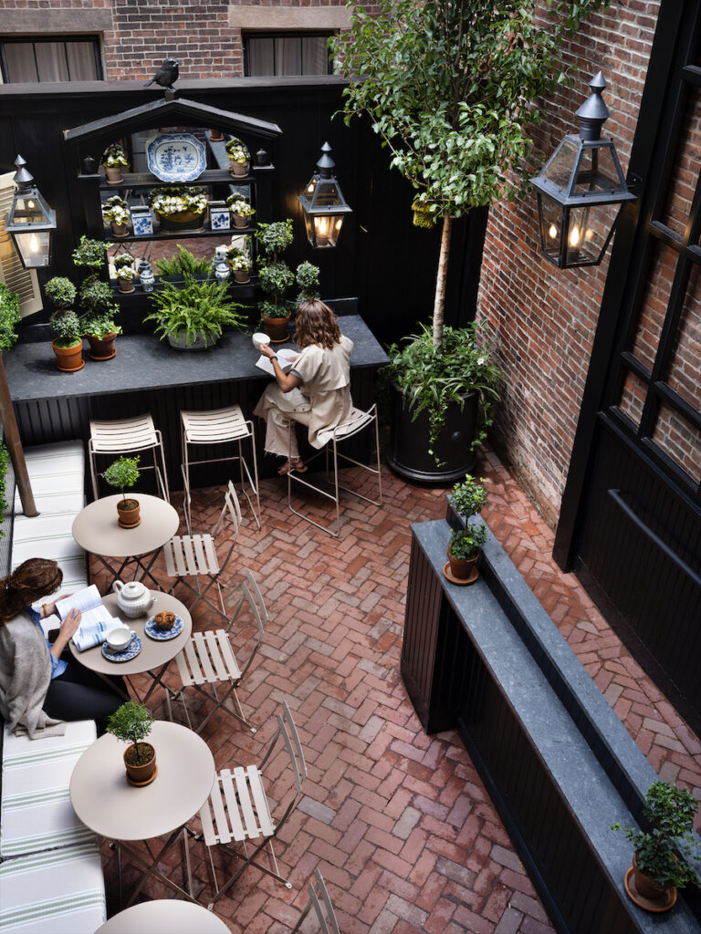Beacon Hill Books' outdoor patio. (Photo by Sarah Winchester)