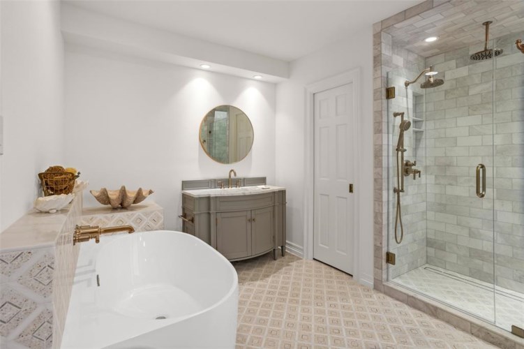 Modern master bath checks all the boxes.