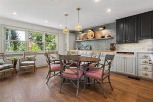 412 Hazelwood – The bright eat in kitchen with extensive buffet.