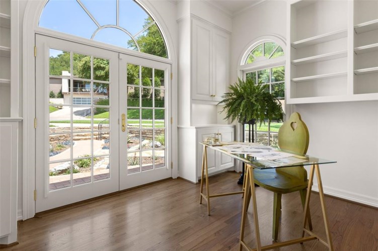 412 Hazelwood has a home office with its own separate entrance.