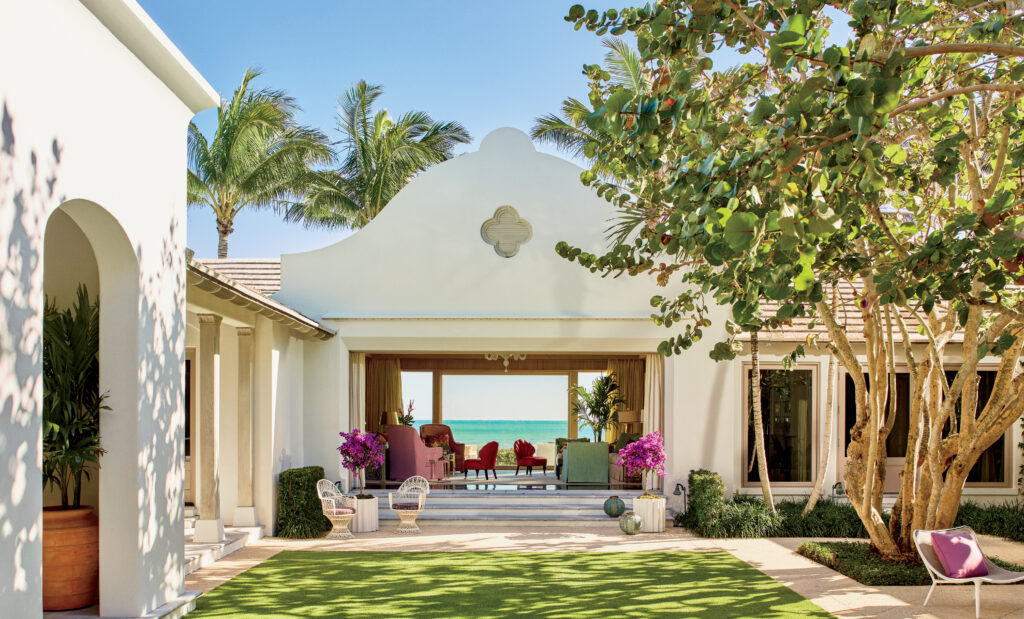 In a house by the sea designed by D. Stanley Dixon, the living room’s sliding pocket doors disappear and the lawn becomes an extension of the space. (Photo by Eric Piasecki)