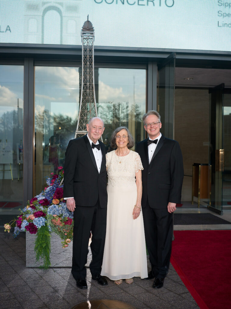 Chairs Stephen & Mariglyn Glenn, Houston Symphony executive director an CEO John Mangum at the Houston Symphony Opening Night Concert and Gala (Photo by Daniel Ortiz)