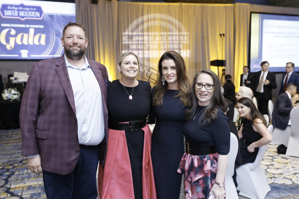 Chuck & Vanessa Ames, Jordan Seff, chair Jennifer Hohman at the Crime 
Stoppers 'Leading the Way to a Safer Houston' dinner (Photo by Quy Tran)