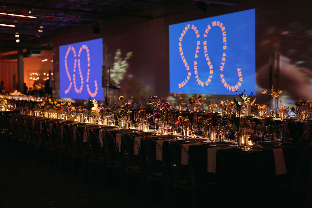 Dinner at the 2023 Dallas Contemporary Gala. (by Beckley Photography)