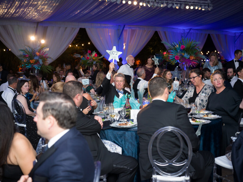 The bidding goes high at the Houston Zoo 'A Starry Night in the Galápagos' gala (Photo by Daniel Ortiz)