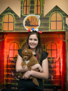Kaely Suarez with puppy photo by Daniel Ortiz