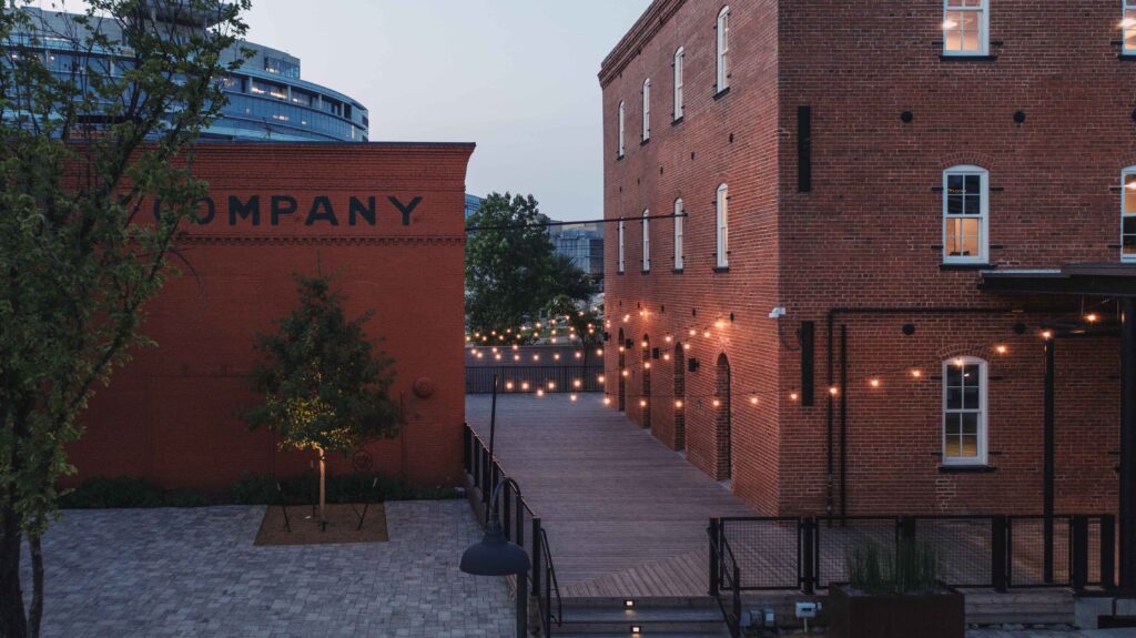 Continental Gin Building, Complete Landsculpture