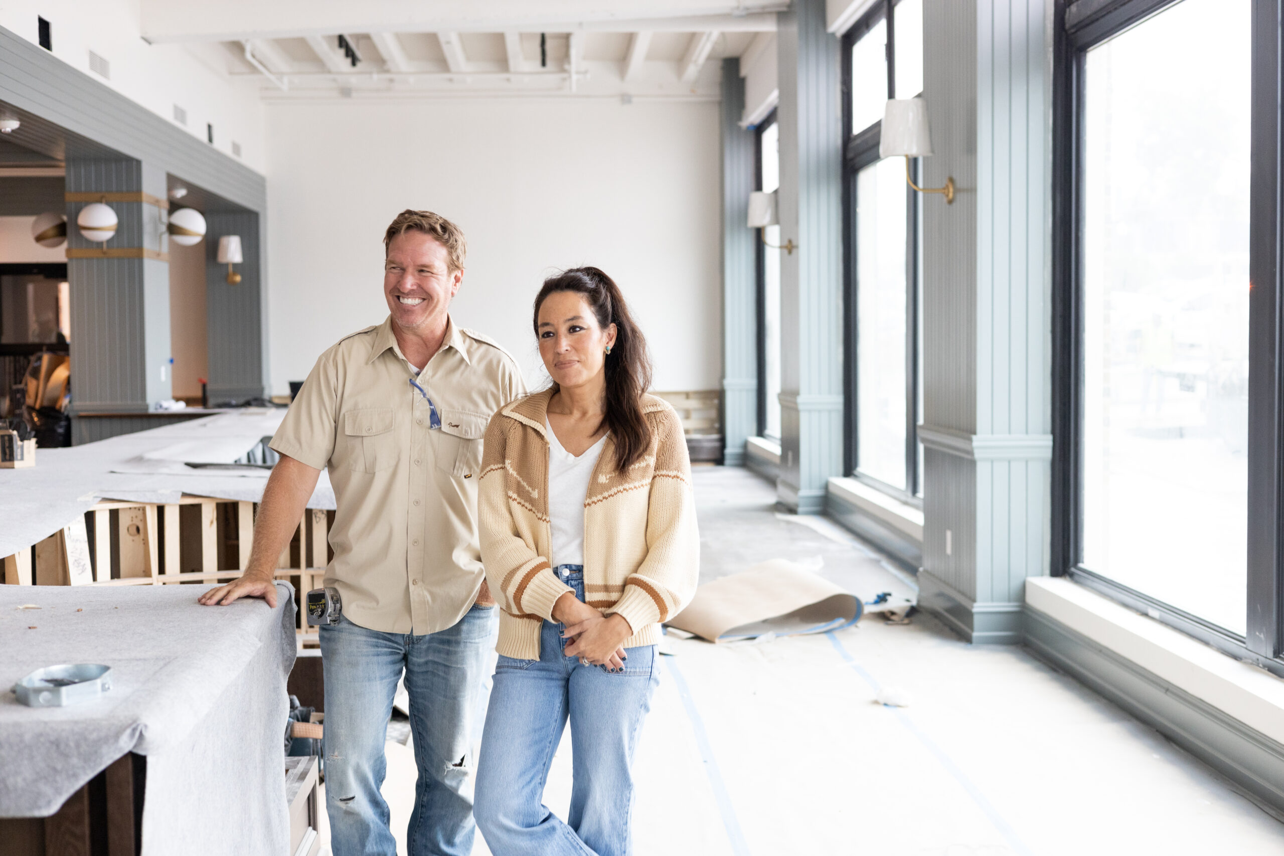 1928 – Chip and Joanna Gaines work alongside AJ Capital Partners to bring their vision of Hotel 1928 to life in Waco.