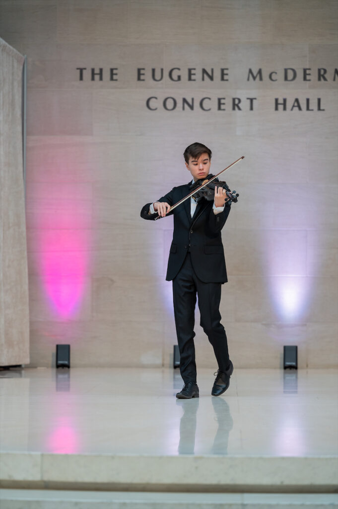 Violinist Alan Milan. (Photo by Domus Aurea)