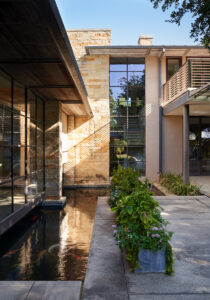 482 Meaders_PC_Backyard_v4 (Photo by Pär Bengtsson)