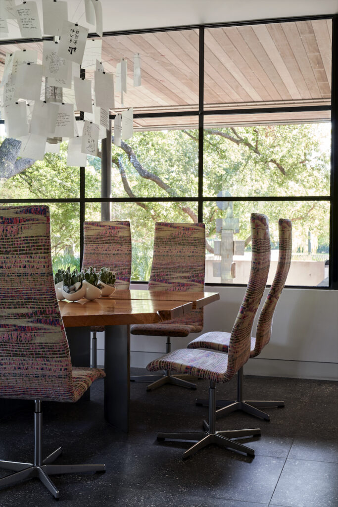 A breakfast nook in the Preston Hollow home. (Photo by Pär Bengtsson)