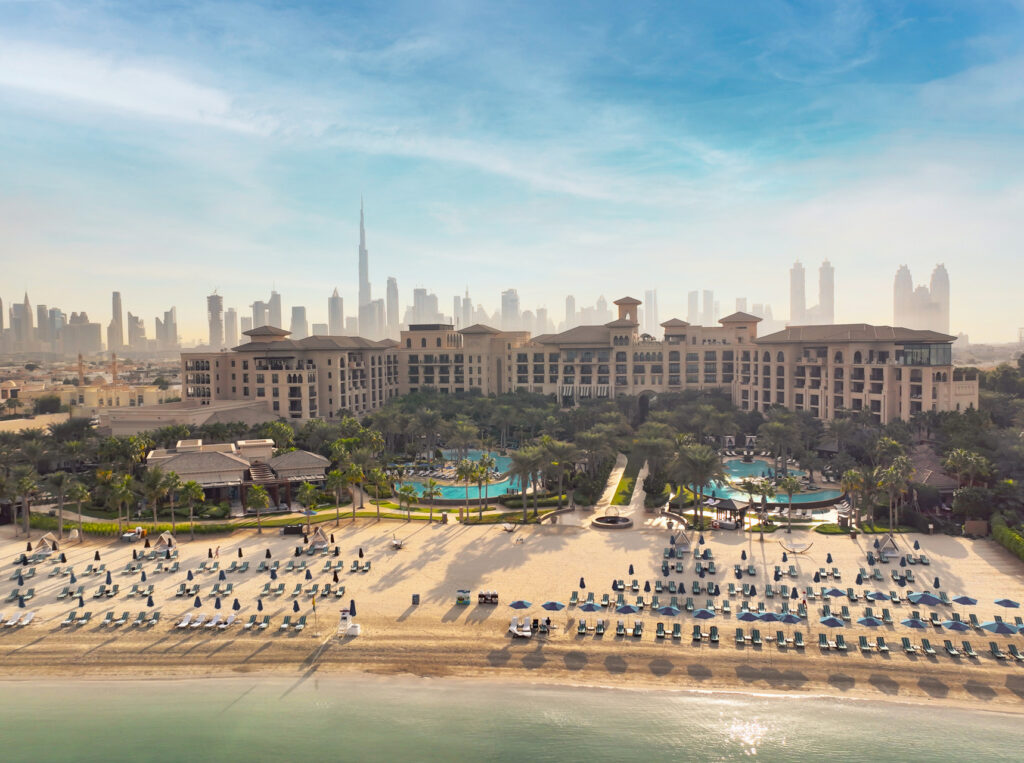 Four Seasons Dubai at Jumeirah Beach is a perfect mix of a tropical beach vacation with the buzzing city.