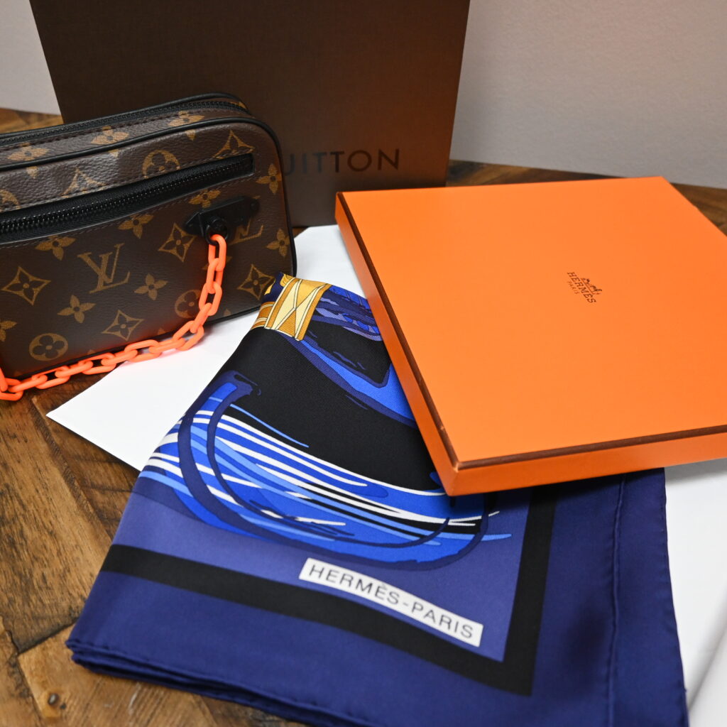 Clotheshorse Anonymous can confidently tell a buyer that the bag they’re considering came from a good home while maintaining the consignor’s privacy. 