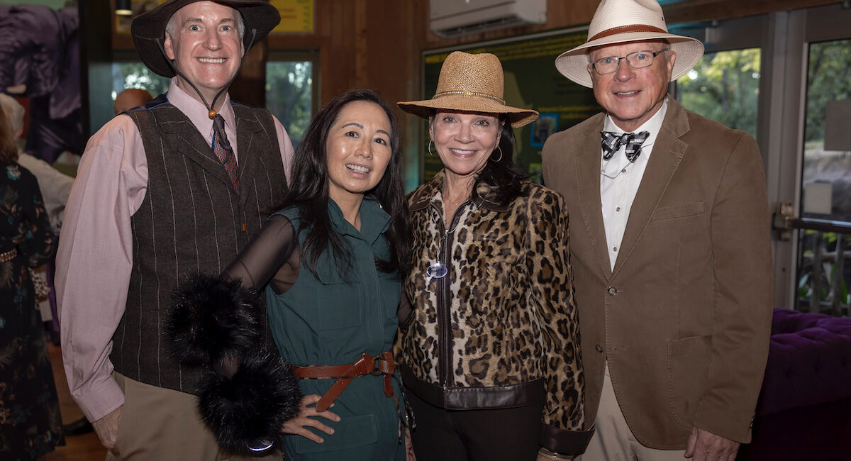 Steven J. Roth and Thai-Ian Tran (Zoo To Do co-chairs) with Cindy Gummer and Chuck Gummer (Photo by Thomas Garza and Rob Wythe/Wythe Portrait Studio)