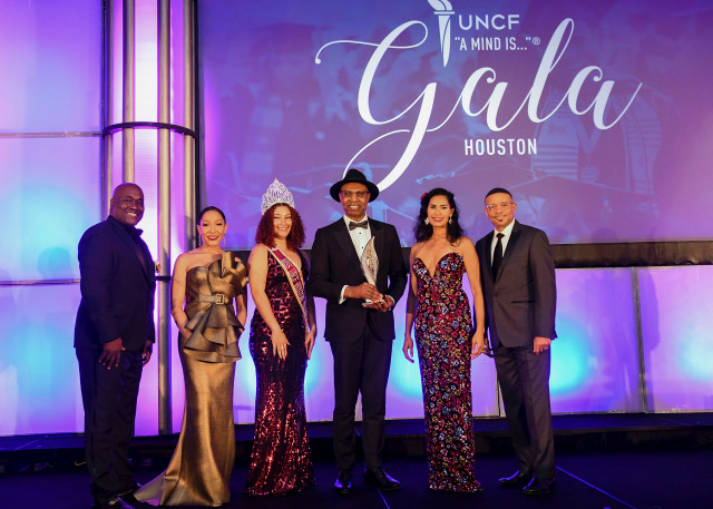 Carson, Kaylin Williams, Valentine Emesih, Erica Littlejohn Burnette, Maurice Jenkins at the UNCF’s ‘Houston’s Night in Havana’ gala (Photo by Vicky Pink)