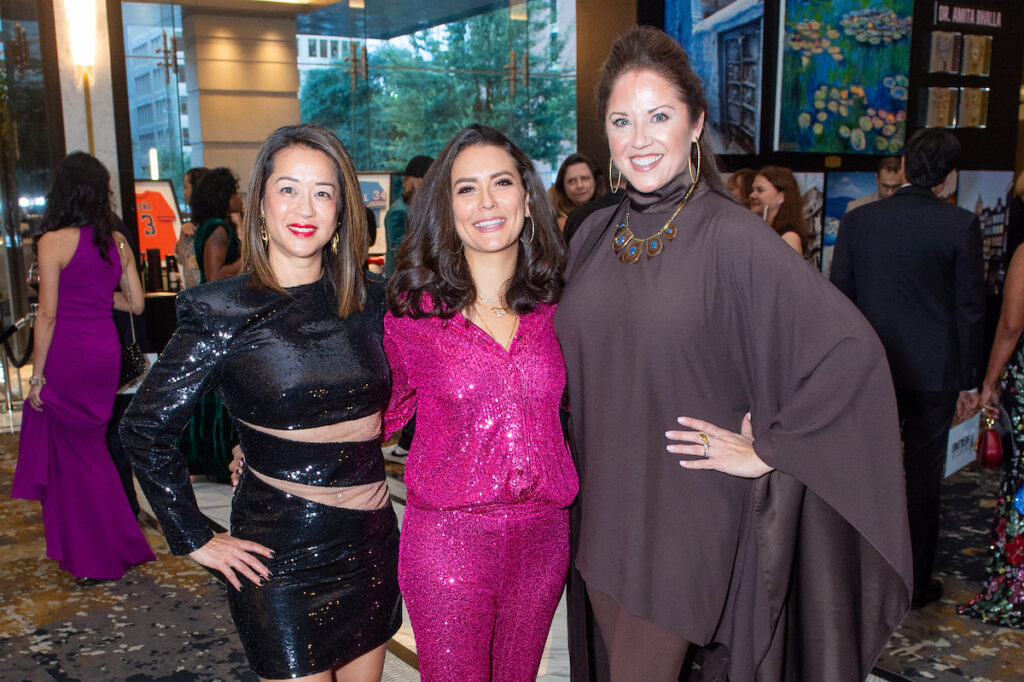 Amy Tong, Elke Stevenson and Rachele Goetz at the Arts of Healing Foundation Physician Art Show and Dinner at the Post Oak Hotel (Photo by Jacob Power)