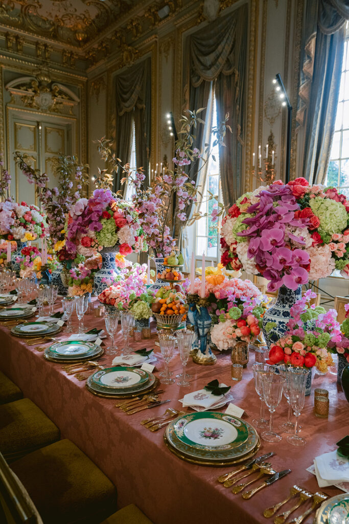 A table set for royalty could not be more grand than Lucas Somoza's design for Sheridan Williams' birthday. (Photo by Le Secret D'Audrey, Audrey Neracoulis)