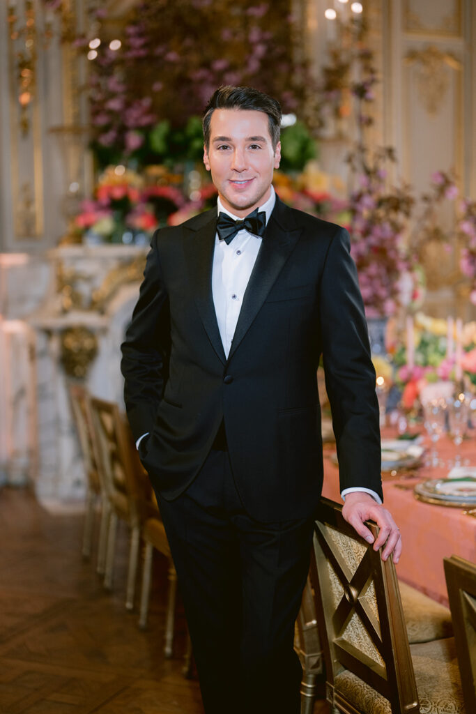 The dashing Lucas Somoza carves a trés luxe niche for entertaining anglophones in Paris.  (Photo by Le Secret D'Audrey, Audrey Neracoulis)