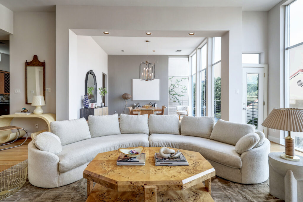 Step inside 4419 Mandell Street.