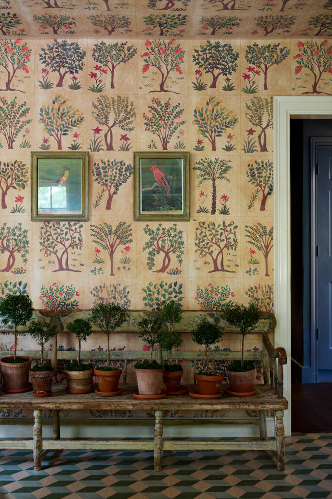 Cathy Kincaid’s Kips Bay Decorator Show House Dallas room, inspired by Bunny Mellon’s library, debuts Lisa Fine’s Persian Gardens wallpaper collection. (Photo by Kris Ellis)