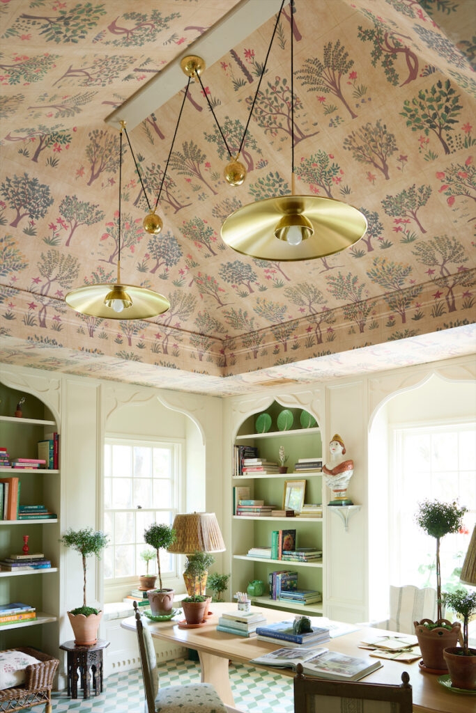Cathy Kincaid’s Kips Bay Decorator Show House Dallas room, inspired by Bunny Mellon’s library, debuts Lisa Fine’s Persian Gardens wallpaper collection. (Photo by Kris Ellis)