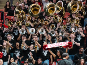 The Houston Cougars defeated the Kansas State Wildcats 74-52, extending their home winning streak to 17 in a row behind Jamal Shead ’s 17 points and J’Wan Roberts 14 points and six rebounds, at the Fertitta Center