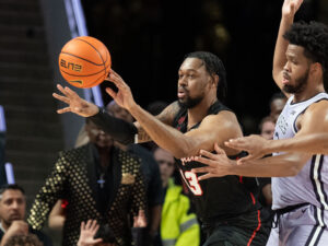 The Houston Cougars defeated the Kansas State Wildcats 74-52, extending their home winning streak to 17 in a row behind Jamal Shead ’s 17 points and J’Wan Roberts 14 points and six rebounds, at the Fertitta Center