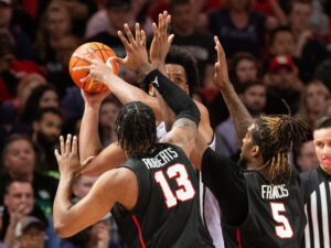 The Houston Cougars defeated the Kansas State Wildcats 74-52, extending their home winning streak to 17 in a row behind Jamal Shead ’s 17 points and J’Wan Roberts 14 points and six rebounds, at the Fertitta Center